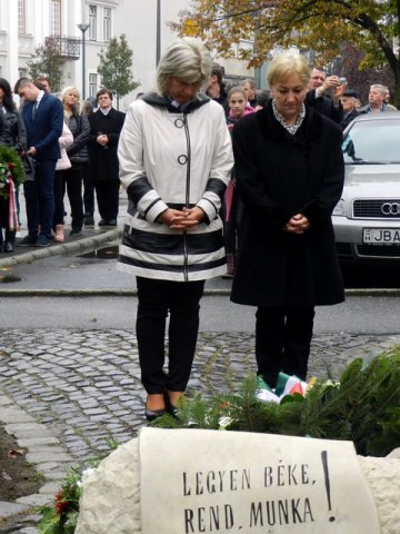 56-ra emlékeztünk 42